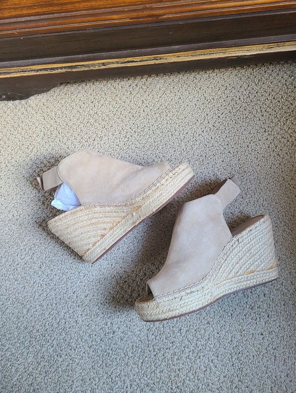 Kenneth Cole Suede Olivia Wedge in Nude Size 8.5